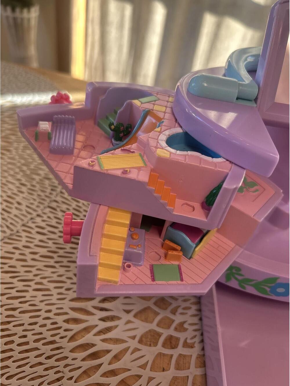 Polly Pocket Pull Out Playhouse - Picture 7 of 8